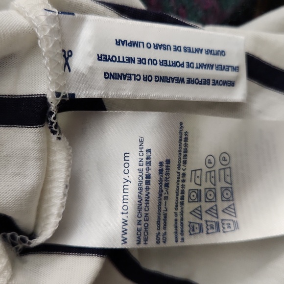 NWT Tommy Hilfiger Tee - Picture 4 of 4